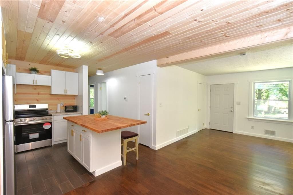 2 bedroom, 2 bathroom, 1,007 sq ft single family residence for sale at 2030 Sanders Drive, Austell, GA 30168 — photo 6