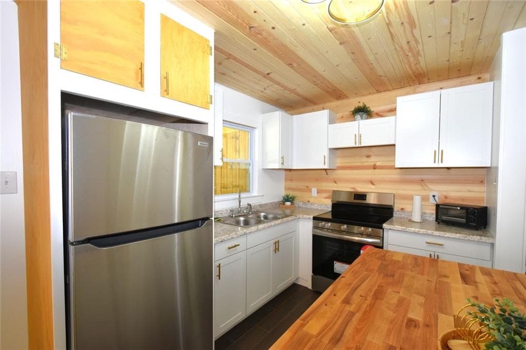 2 bedroom, 2 bathroom, 1,007 sq ft single family residence for sale at 2030 Sanders Drive, Austell, GA 30168 — photo 9