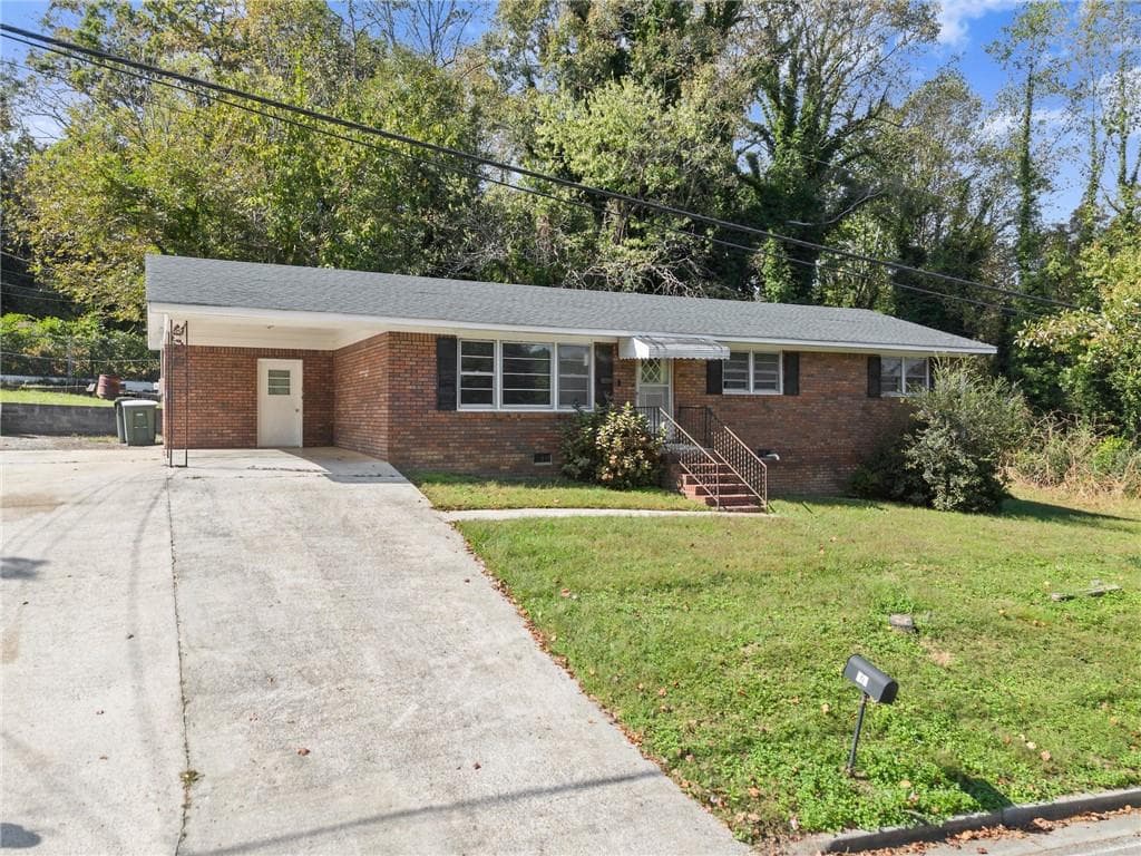 3 bedroom, 2 bathroom, 1,275 sq ft single family residence for sale at 574 S Sage Street, Toccoa, GA 30577 — photo 2