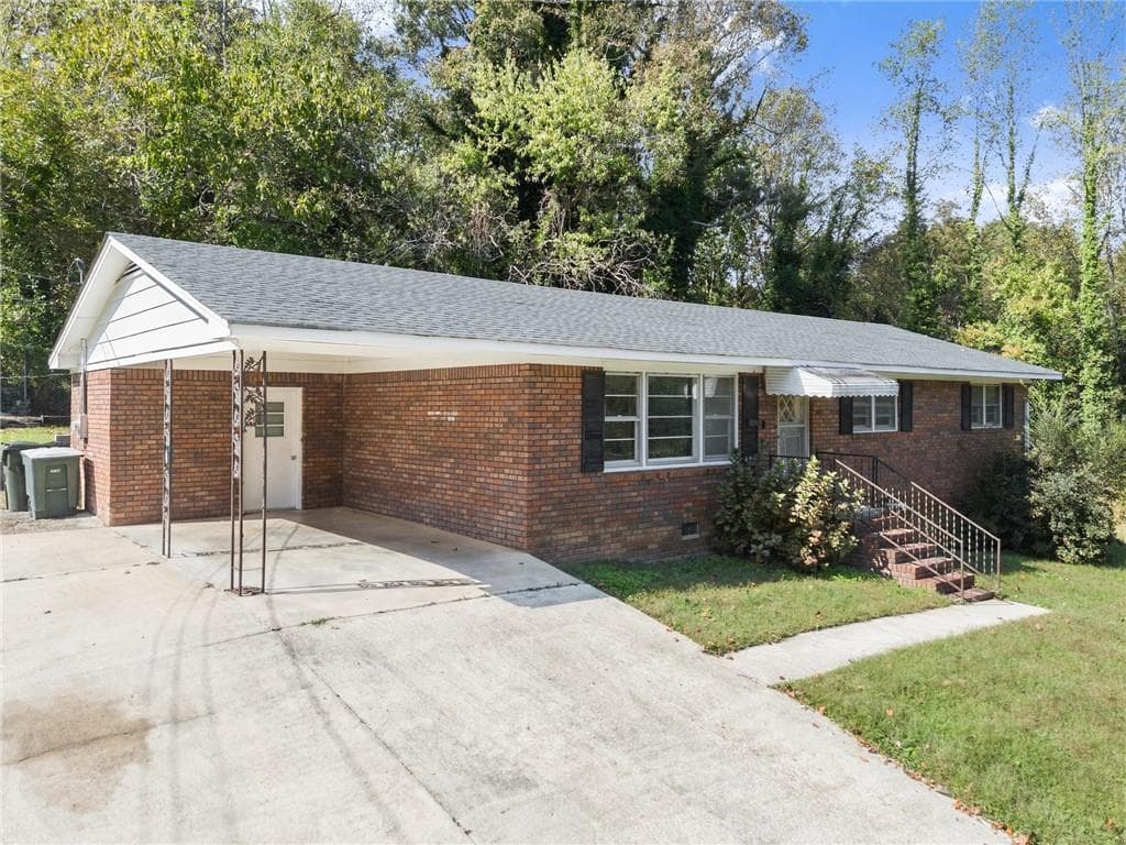 3 bedroom, 2 bathroom, 1,275 sq ft single family residence for sale at 574 S Sage Street, Toccoa, GA 30577 — photo 3