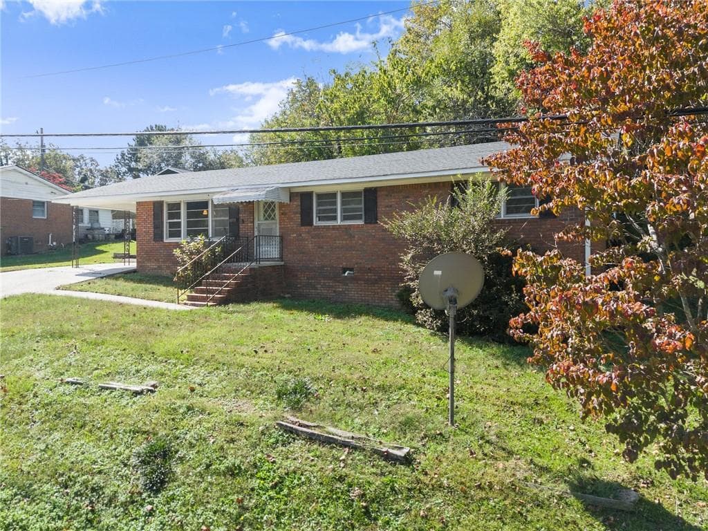 3 bedroom, 2 bathroom, 1,275 sq ft single family residence for sale at 574 S Sage Street, Toccoa, GA 30577 — photo 4