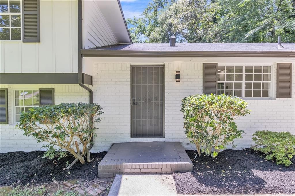 3 bedroom, 2 bathroom, 1,663 sq ft single family residence for sale at 4374 Cedar Ridge Trail, Stone Mountain, GA 30083 — photo 3