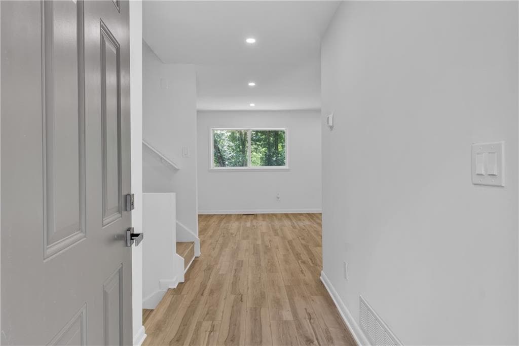 3 bedroom, 2 bathroom, 1,663 sq ft single family residence for sale at 4374 Cedar Ridge Trail, Stone Mountain, GA 30083 — photo 4