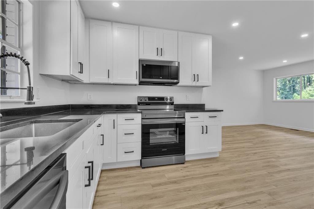 3 bedroom, 2 bathroom, 1,663 sq ft single family residence for sale at 4374 Cedar Ridge Trail, Stone Mountain, GA 30083 — photo 10