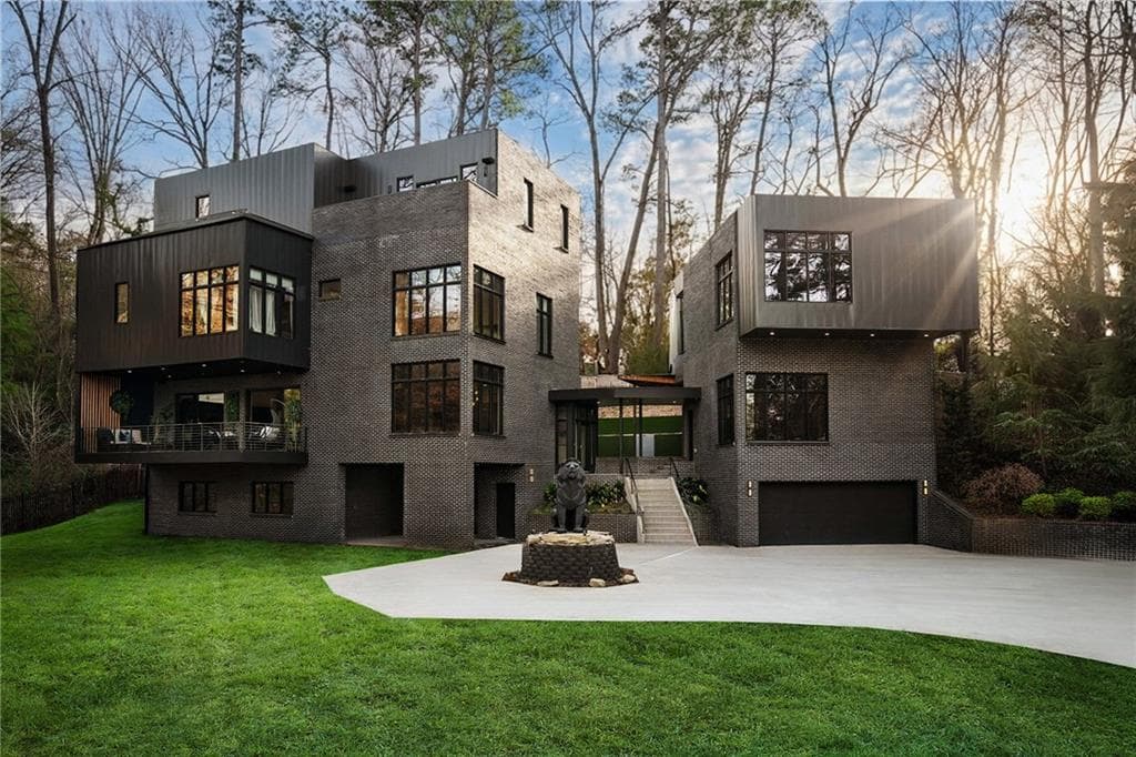 7 bedroom, 7 bathroom, 7,396 sq ft single family residence for sale at 345 Pinecrest Road, Atlanta, GA 30342 — photo 3