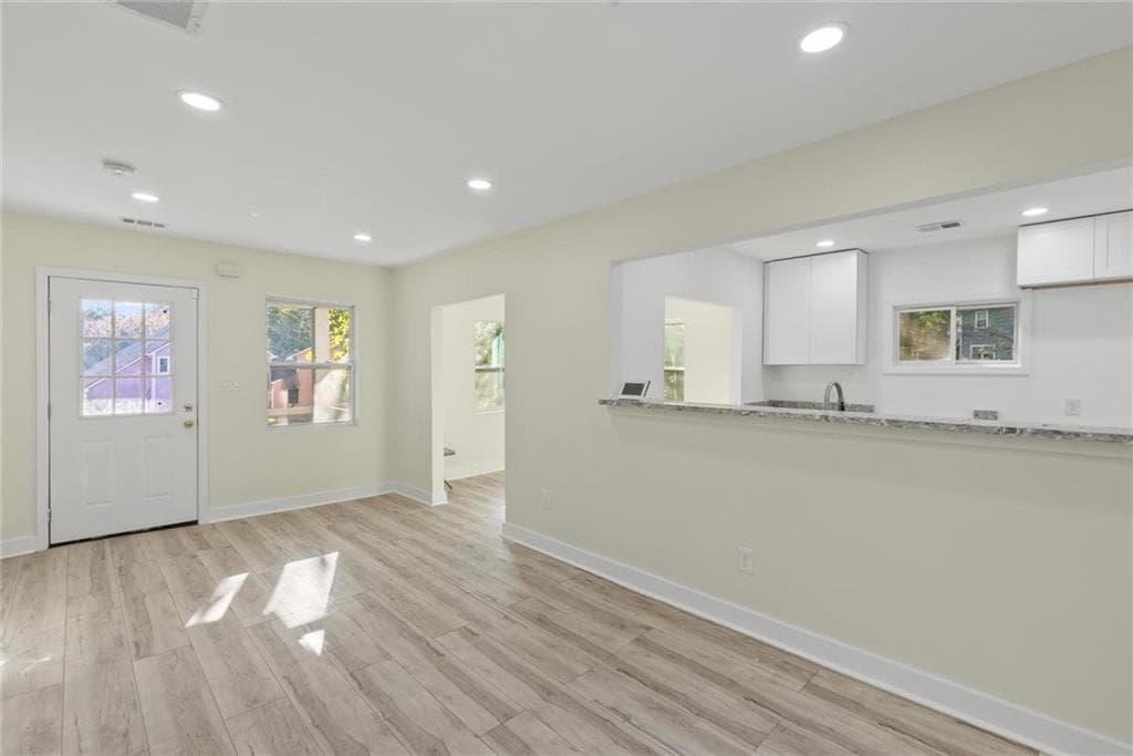 2 bedroom, 1 bathroom, 760 sq ft single family residence under contract at 5476 Old Rockbridge Road, Stone Mountain, GA 30083 — photo 4