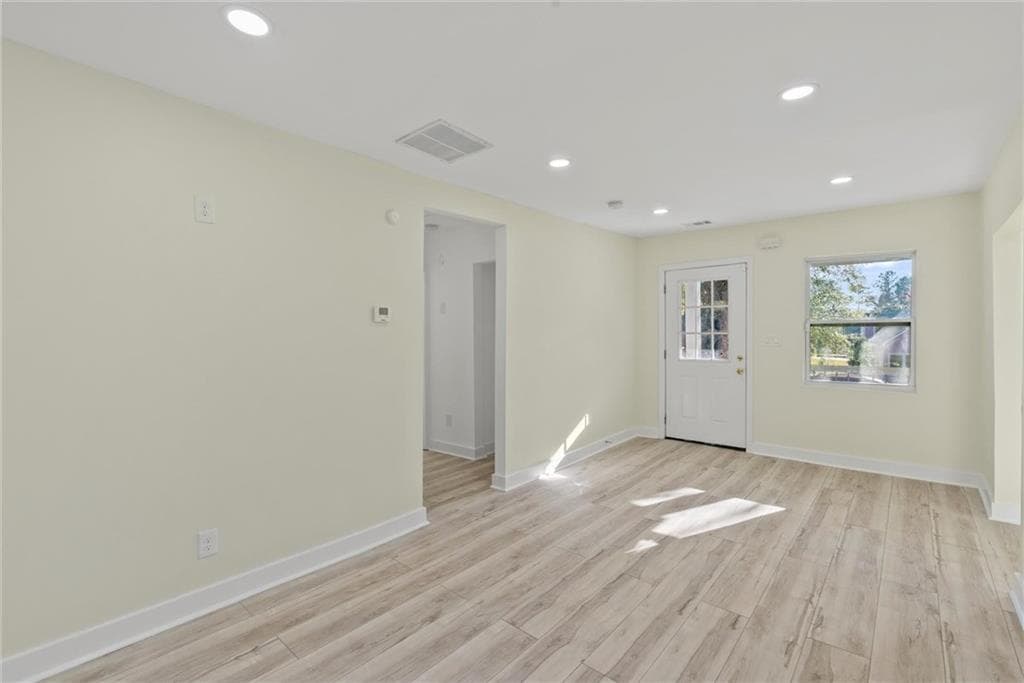 2 bedroom, 1 bathroom, 760 sq ft single family residence under contract at 5476 Old Rockbridge Road, Stone Mountain, GA 30083 — photo 5