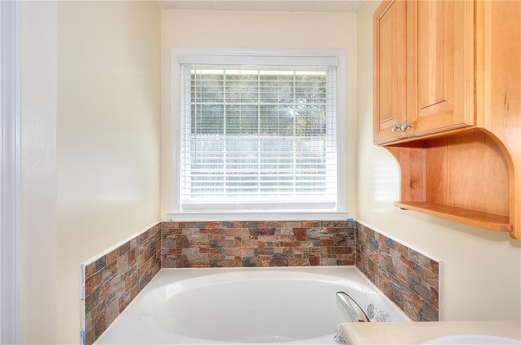 3 bedroom, 2 bathroom, 1,633 sq ft single family residence under contract at 2875 New Hope Road, Dacula, GA 30019 — photo 6