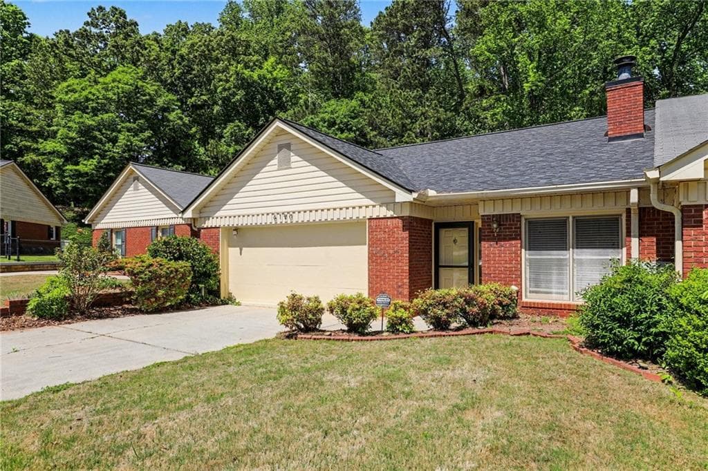 2 bedroom, 2 bathroom, 1,400 sq ft townhouse for sale at 6190 Douglas Manor Court, Douglasville, GA 30134 — photo 2