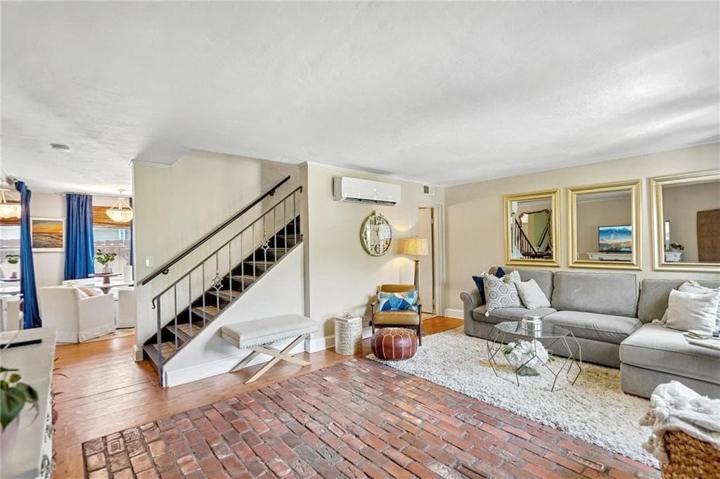 2 bedroom, 2 bathroom, 1,168 sq ft condominium for sale at 284 Lakemoore Drive B, Atlanta, GA 30342 — photo 4