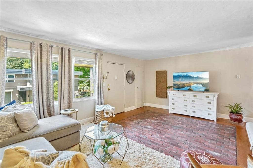 2 bedroom, 2 bathroom, 1,168 sq ft condominium for sale at 284 Lakemoore Drive B, Atlanta, GA 30342 — photo 6