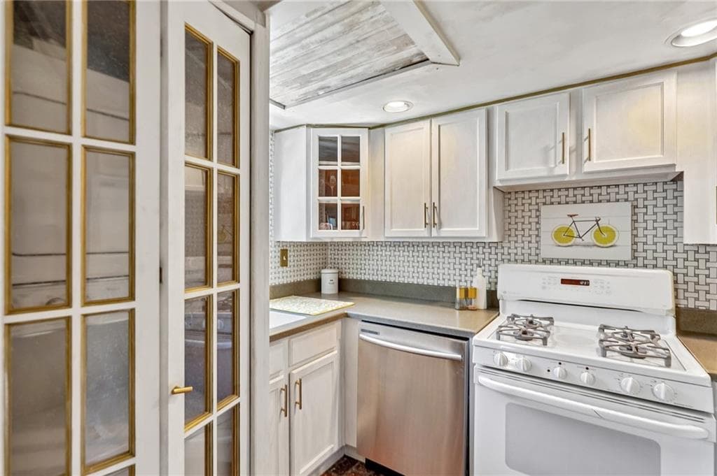 2 bedroom, 2 bathroom, 1,168 sq ft condominium for sale at 284 Lakemoore Drive B, Atlanta, GA 30342 — photo 10