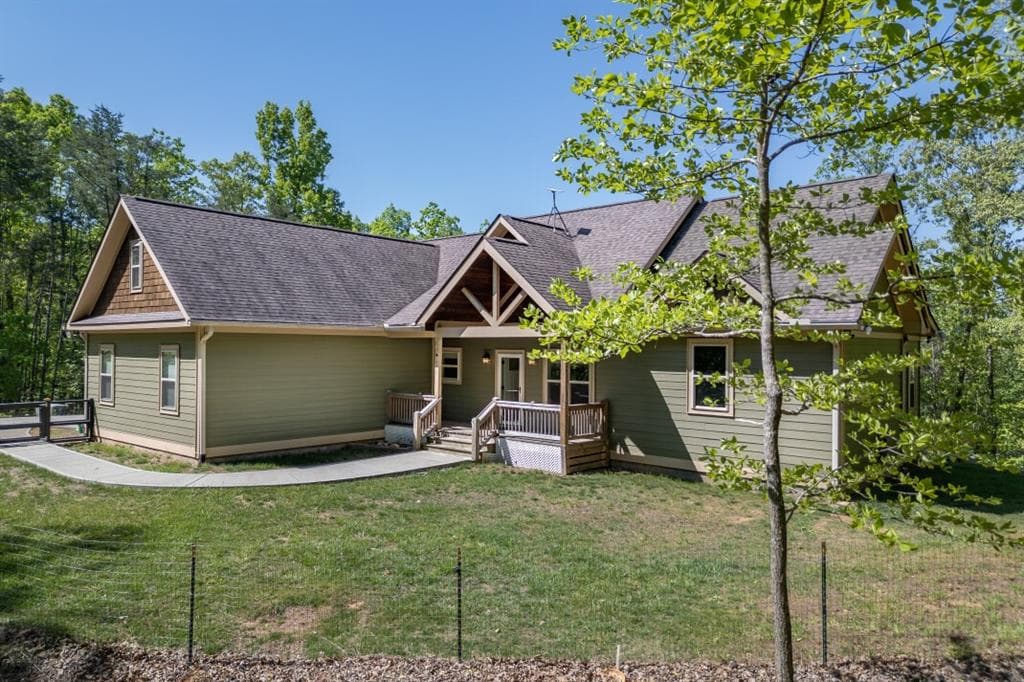 3 bedroom, 3 bathroom, 4,020 sq ft single family residence for sale at 475 Tater Tot Road, Jasper, GA 30143 — photo 2