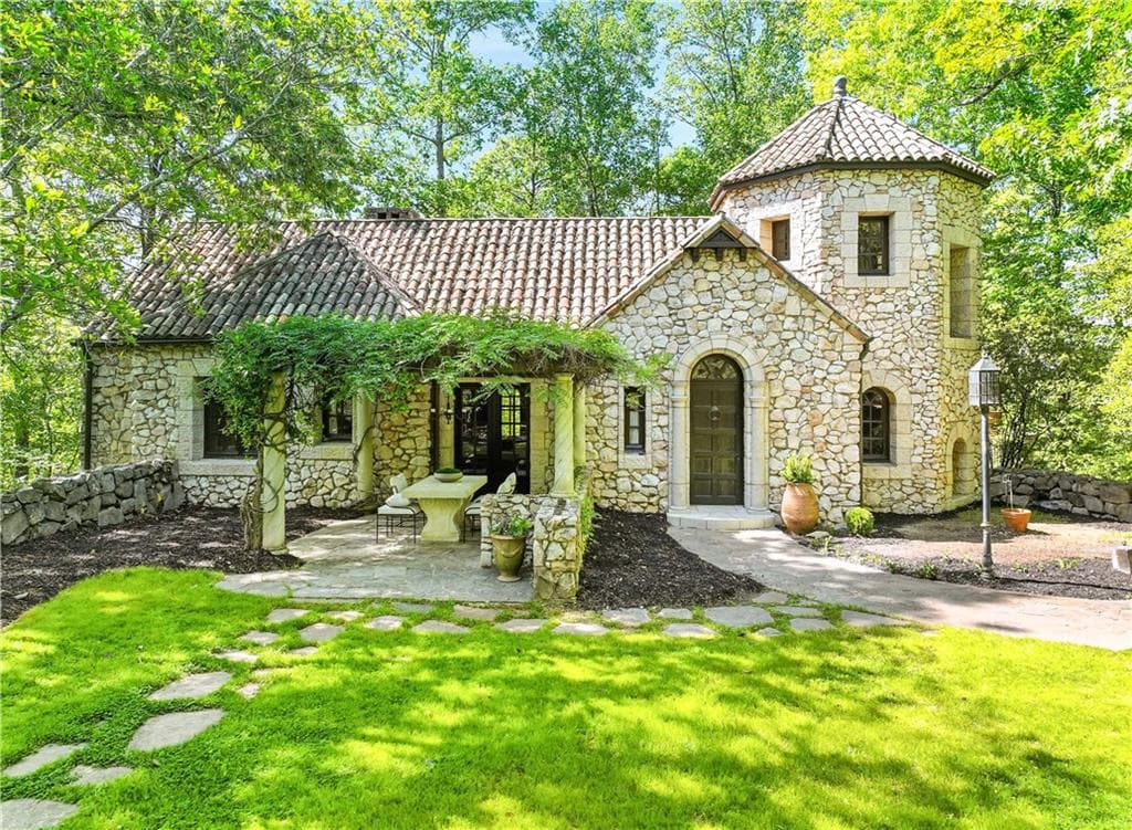3 bedroom, 4 bathroom single family residence for sale at 2100 West Wesley Road, Atlanta, GA 30327 — photo 2