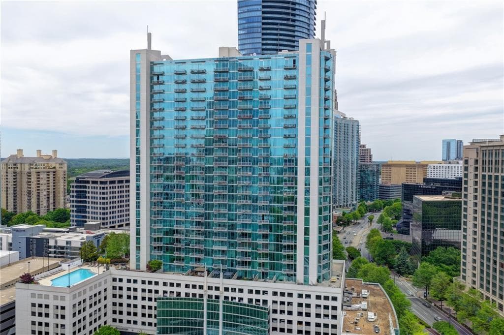 2 bedroom, 2 bathroom, 1,245 sq ft condominium for sale at 3324 Peachtree Road 1419, Atlanta, GA 30326 — photo 2