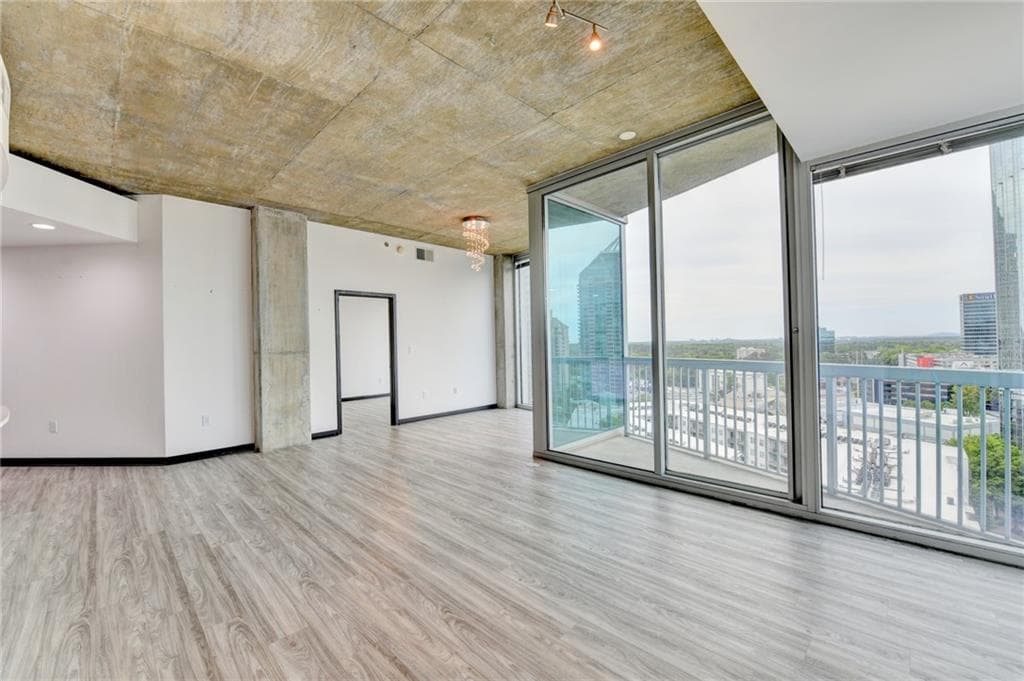 2 bedroom, 2 bathroom, 1,245 sq ft condominium for sale at 3324 Peachtree Road 1419, Atlanta, GA 30326 — photo 4