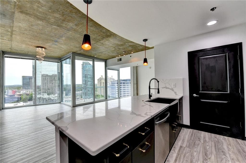 2 bedroom, 2 bathroom, 1,245 sq ft condominium for sale at 3324 Peachtree Road 1419, Atlanta, GA 30326 — photo 8
