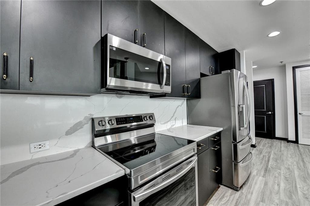 2 bedroom, 2 bathroom, 1,245 sq ft condominium for sale at 3324 Peachtree Road 1419, Atlanta, GA 30326 — photo 9
