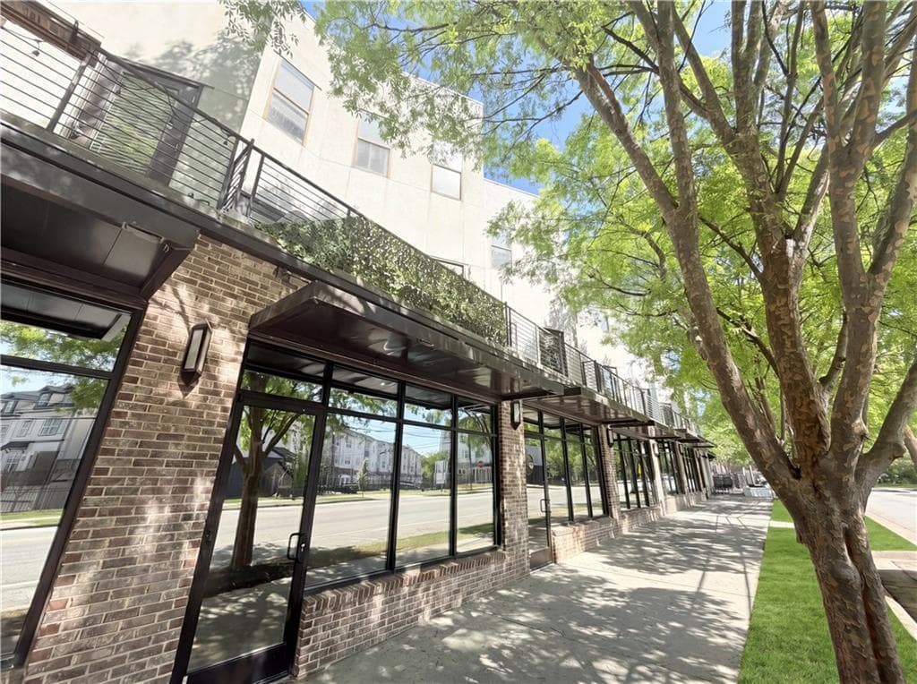 2 bedroom, 3 bathroom, 1,800 sq ft townhouse for sale at 2030 Main Street 203, Atlanta, GA 30318 — photo 5