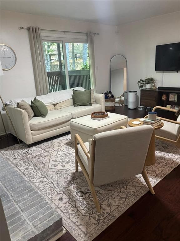 2 bedroom, 1 bathroom, 1,049 sq ft condominium for sale at 2507 Cumberland Court, Smyrna, GA 30080 — photo 3