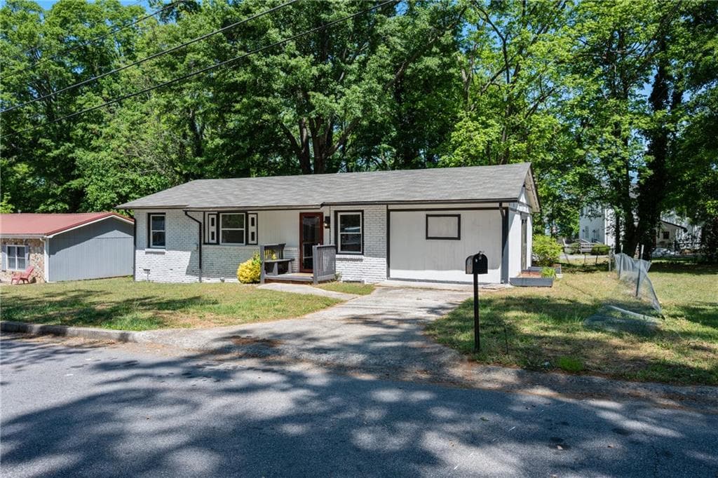 4 bedroom, 2 bathroom, 1,225 sq ft single family residence for sale at 100 Pine Circle, Jonesboro, GA 30236 — photo 4