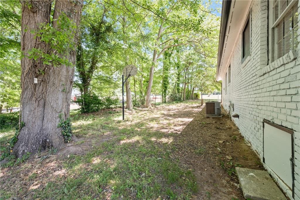 4 bedroom, 2 bathroom, 1,225 sq ft single family residence for sale at 100 Pine Circle, Jonesboro, GA 30236 — photo 6