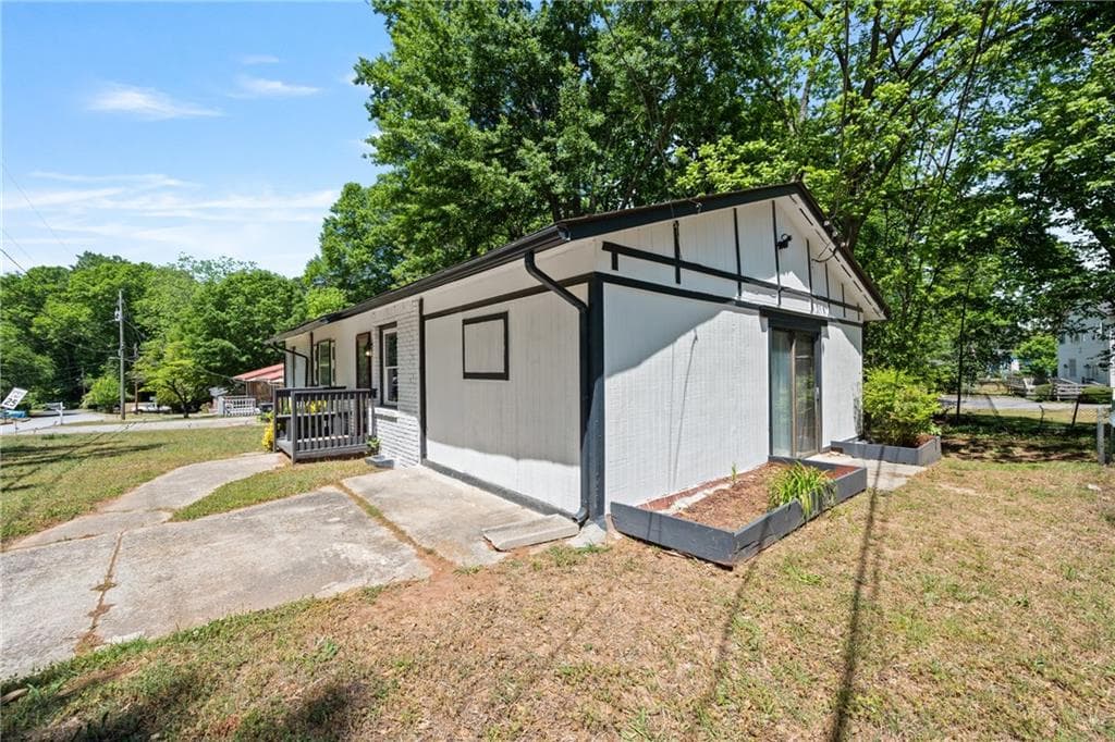 4 bedroom, 2 bathroom, 1,225 sq ft single family residence for sale at 100 Pine Circle, Jonesboro, GA 30236 — photo 8