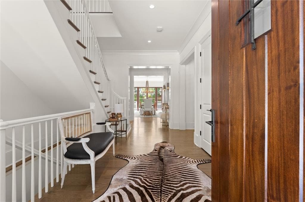 4 bedroom, 5 bathroom, 6,019 sq ft single family residence for sale at 4240 Paces Ferry Road, Atlanta, GA 30339 — photo 4