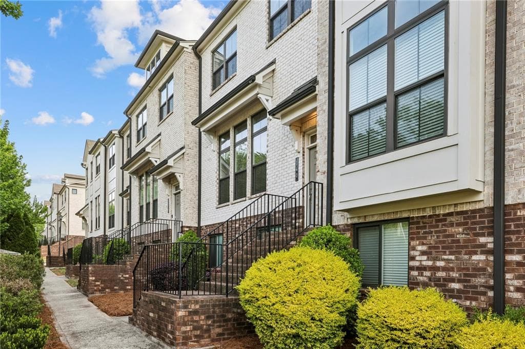 4 bedroom, 4 bathroom, 2,594 sq ft townhouse for sale at 140 Fair View Circle, Roswell, GA 30076 — photo 3
