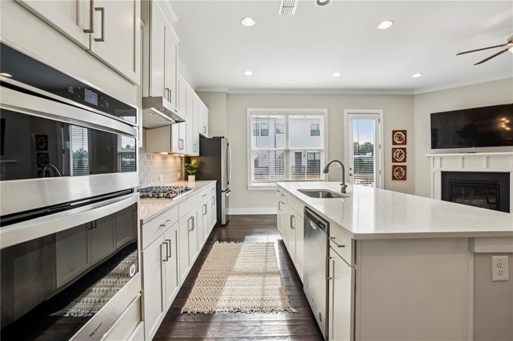 4 bedroom, 4 bathroom, 2,594 sq ft townhouse for sale at 140 Fair View Circle, Roswell, GA 30076 — photo 6