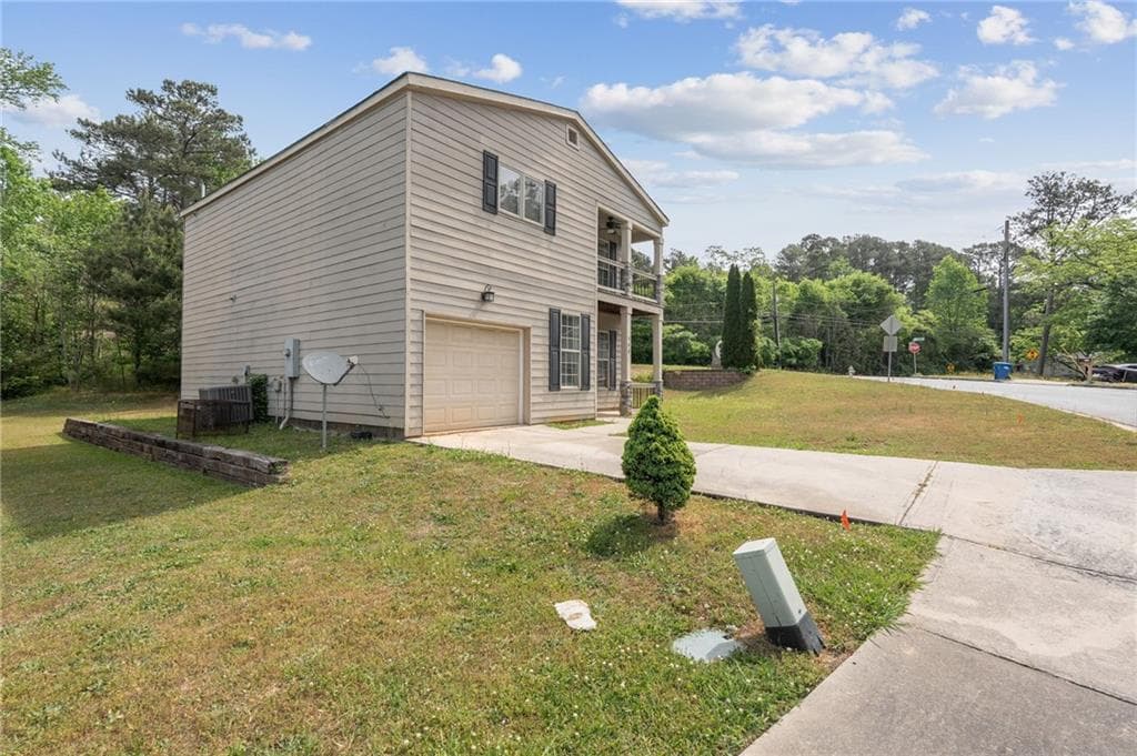 3 bedroom, 3 bathroom, 1,944 sq ft single family residence for sale at 740 Dot Drive, Atlanta, GA 30349 — photo 3
