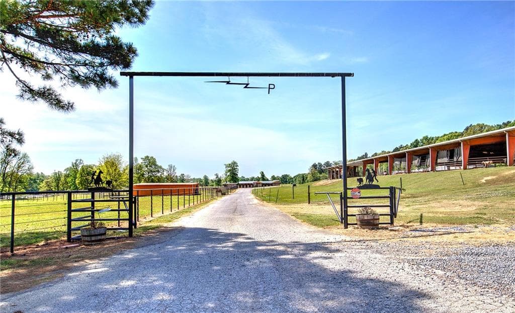 3 bedroom, 2 bathroom single family residence under contract at 486 County Line Road, Resaca, GA 30735 — photo 2