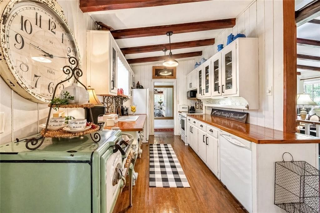 4 bedroom, 3 bathroom, 2,313 sq ft single family residence for sale at 495 Bouldercrest Drive, Marietta, GA 30064 — photo 3