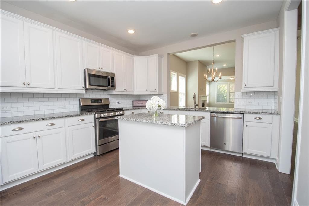 3 bedroom, 3 bathroom, 1,937 sq ft single family residence for sale at 245 Spruce Pine Circle, Peachtree City, GA 30269 — photo 6