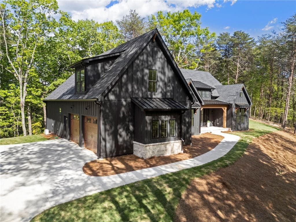 5 bedroom, 4 bathroom, 5,820 sq ft single family residence under contract at 24 Fern Creek Court, Jasper, GA 30143 — photo 2