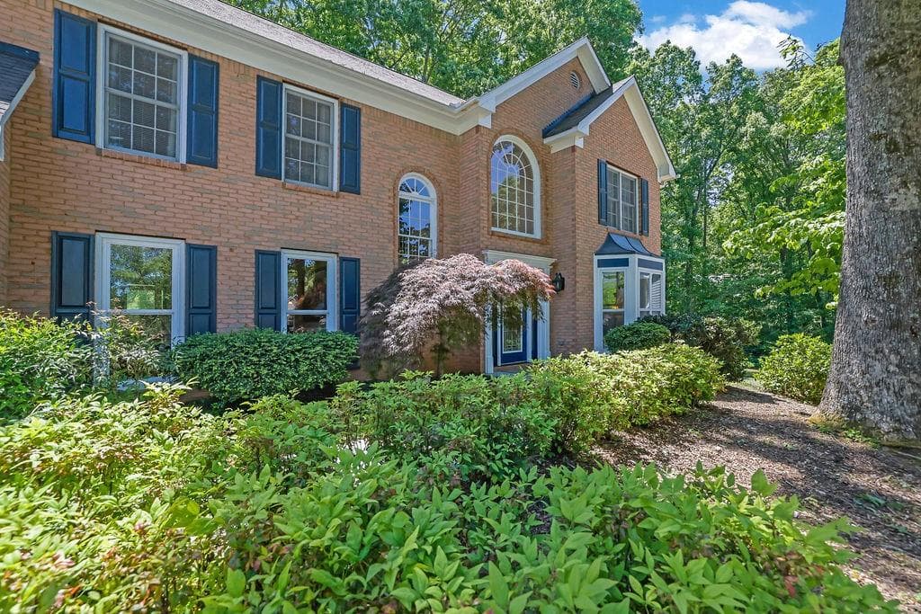 5 bedroom, 3 bathroom, 3,443 sq ft single family residence for sale at 4616 Astible Circle, Acworth, GA 30102 — photo 3