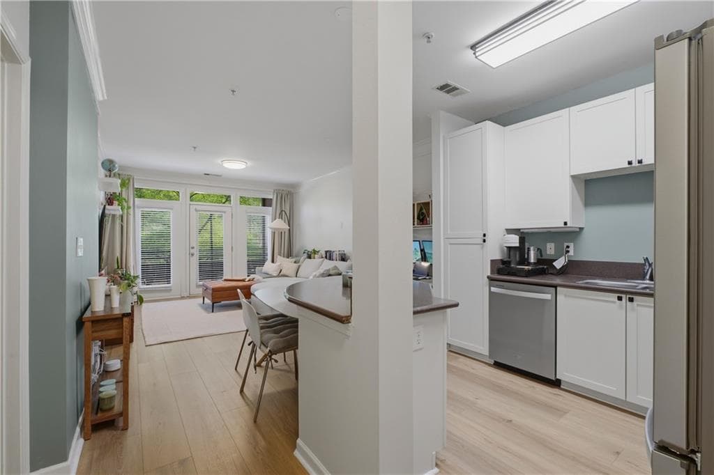 1 bedroom, 1 bathroom, 750 sq ft condominium sold at 400 17th Street 1245, Atlanta, GA 30363