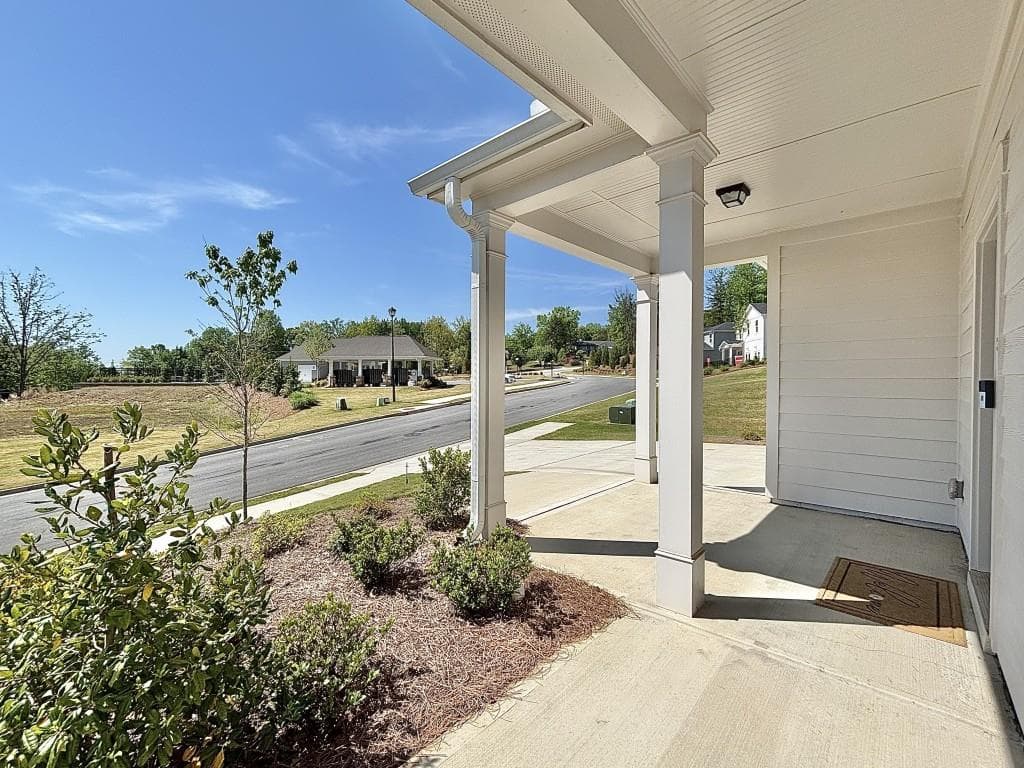 3 bedroom, 3 bathroom, 2,004 sq ft single family residence for sale at 2921 Salinger Way, Gainesville, GA 30507 — photo 5