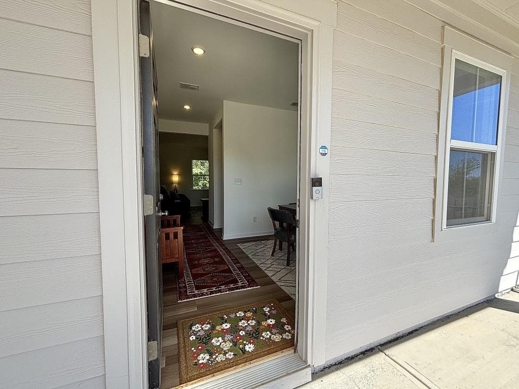 3 bedroom, 3 bathroom, 2,004 sq ft single family residence for sale at 2921 Salinger Way, Gainesville, GA 30507 — photo 7