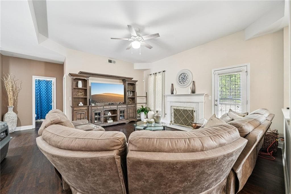 5 bedroom, 3 bathroom, 3,026 sq ft single family residence for sale at 370 Windsor Way, Fairburn, GA 30213 — photo 6