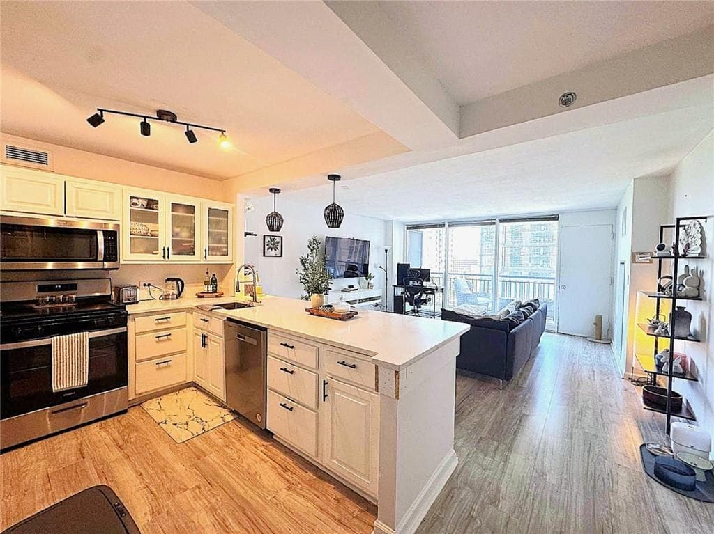 1 bedroom, 1 bathroom, 786 sq ft condominium for sale at 620 Peachtree Street 909, Atlanta, GA 30308 — photo 5