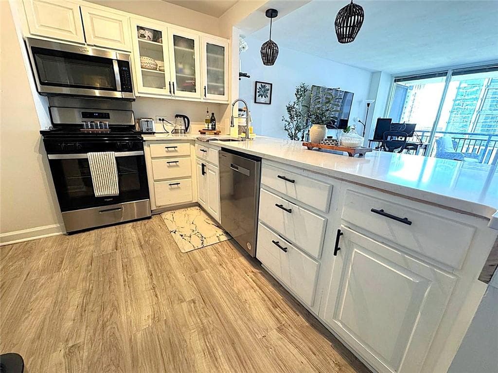 1 bedroom, 1 bathroom, 786 sq ft condominium for sale at 620 Peachtree Street 909, Atlanta, GA 30308 — photo 7