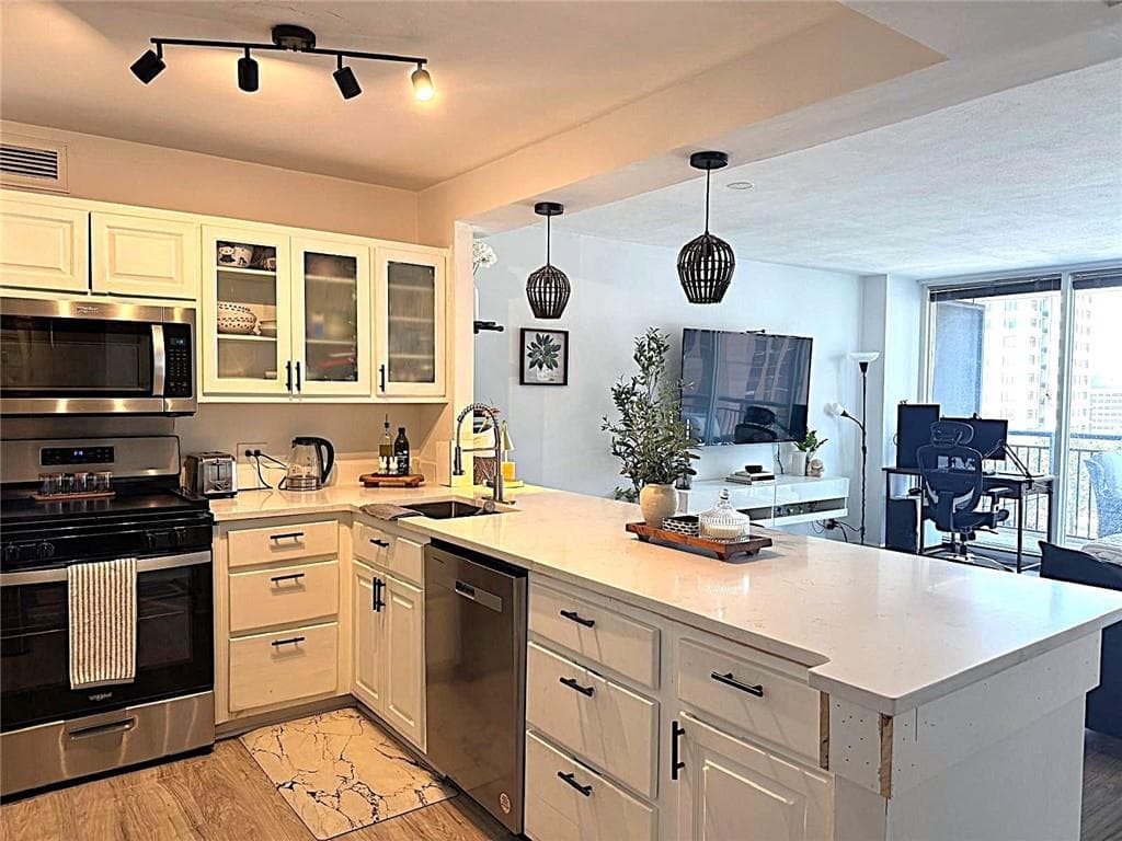 1 bedroom, 1 bathroom, 786 sq ft condominium for sale at 620 Peachtree Street 909, Atlanta, GA 30308 — photo 10