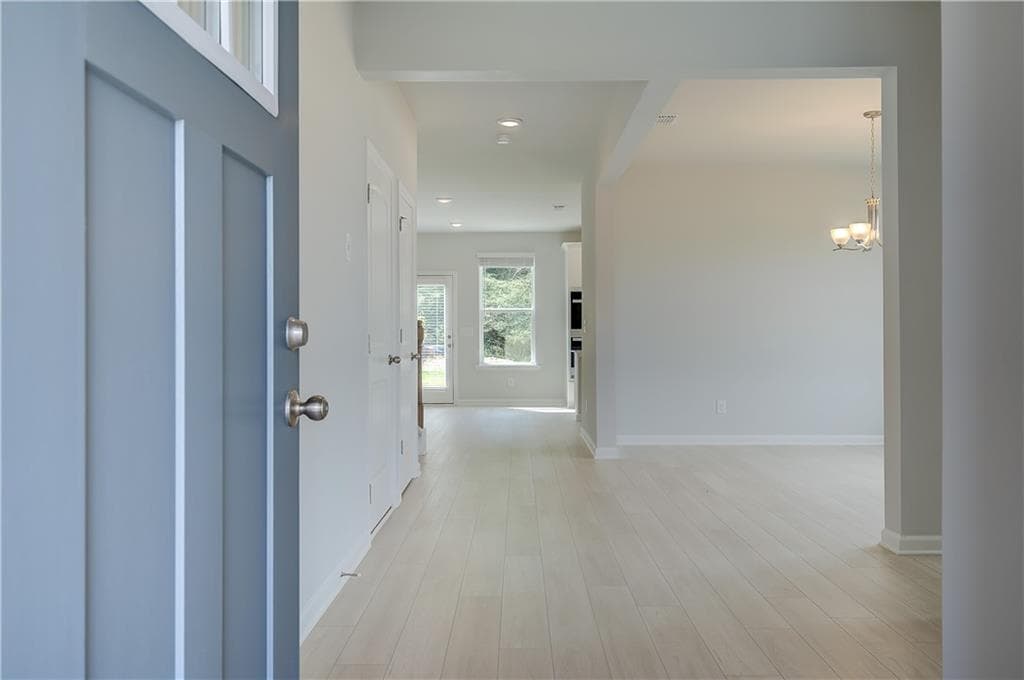 3 bedroom, 3 bathroom, 2,702 sq ft single family residence under contract at 200 Homesite Abbotts Crossing Circle, Conyers, GA 30094 — photo 4