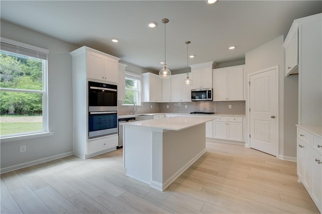 3 bedroom, 3 bathroom, 2,702 sq ft single family residence under contract at 200 Homesite Abbotts Crossing Circle, Conyers, GA 30094 — photo 9