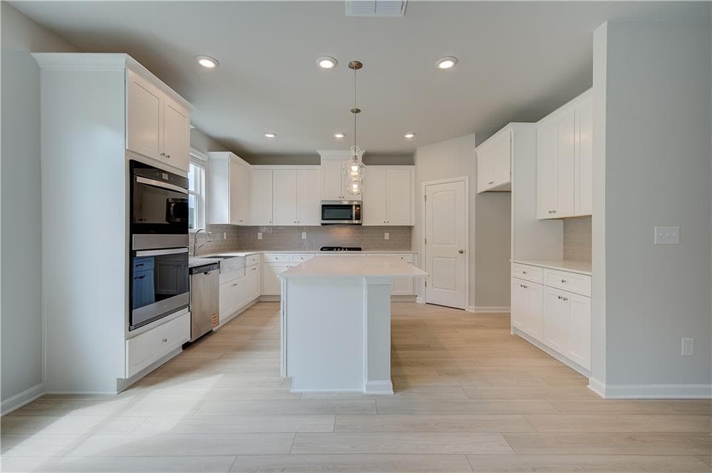 3 bedroom, 3 bathroom, 2,702 sq ft single family residence under contract at 200 Homesite Abbotts Crossing Circle, Conyers, GA 30094 — photo 10