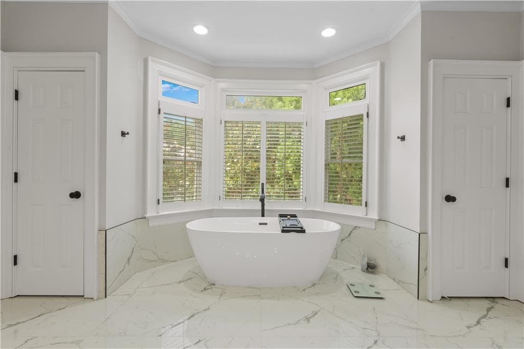 6 bedroom, 5 bathroom, 7,288 sq ft single family residence for sale at 2204 Iron Gate Drive, Smyrna, GA 30080 — photo 10