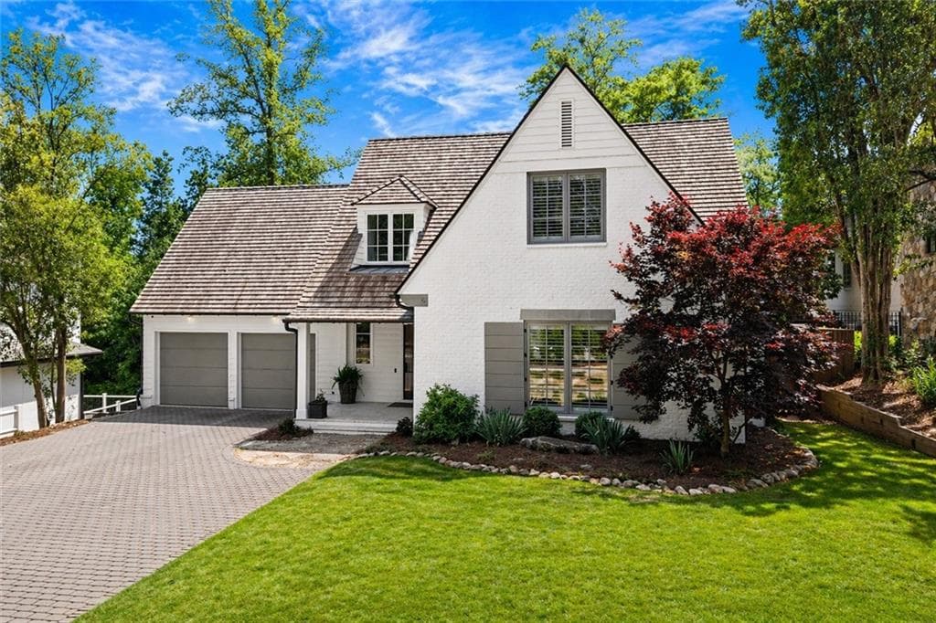 4 bedroom, 5 bathroom, 6,019 sq ft single family residence for sale at 4240 Paces Ferry Road, Atlanta, GA 30339 — photo 3