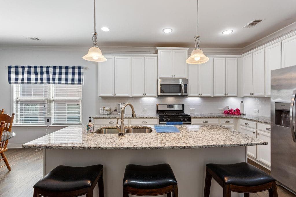 3 bedroom, 3 bathroom, 1,731 sq ft single family residence for sale at 6867 Flagstone Way, Flowery Branch, GA 30542 — photo 5