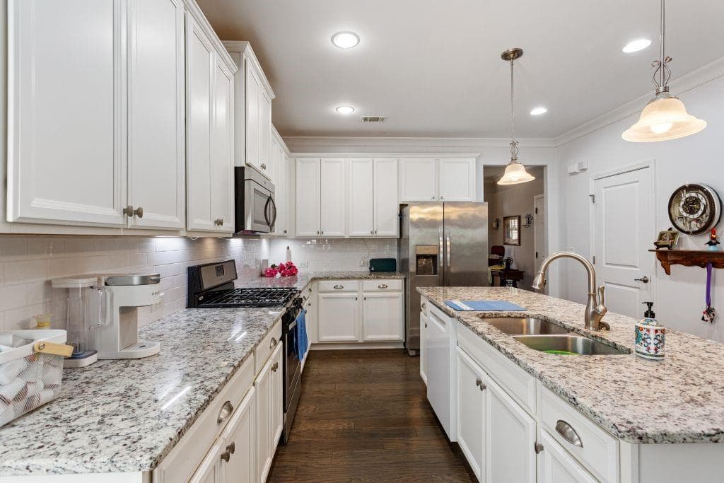 3 bedroom, 3 bathroom, 1,731 sq ft single family residence for sale at 6867 Flagstone Way, Flowery Branch, GA 30542 — photo 6